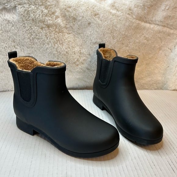 Chooka 100% water proof Chelsea Bootie in Matte black with plush lining Sz-8. L - Picture 9 of 11